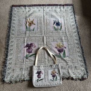 Mohawk Home Throw Blanket Bag Tote Iris Michigan Pride Matinee Idol Siberian